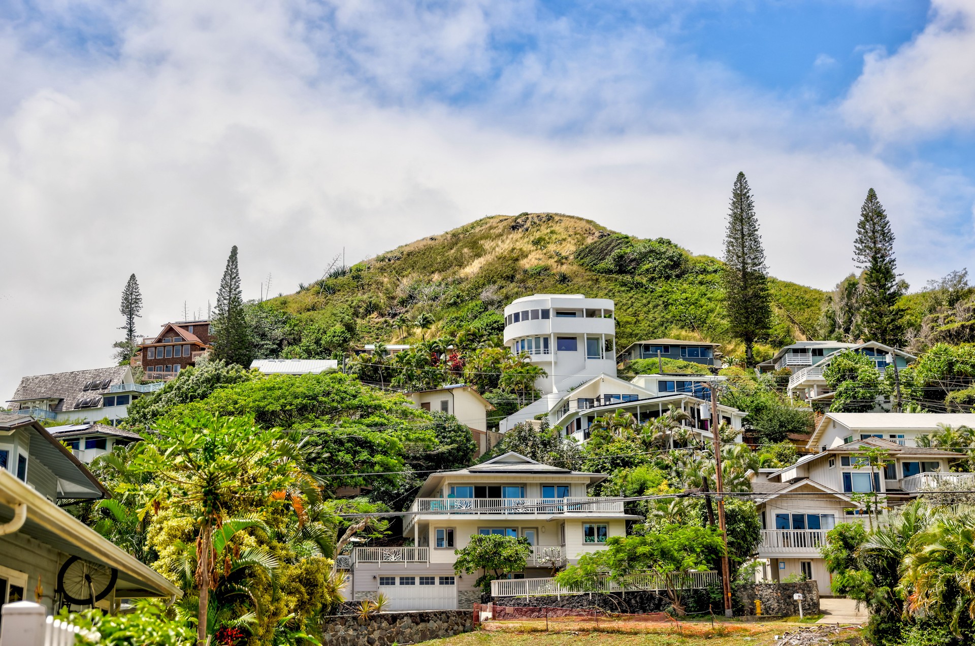 Residential neighborhood on the hills surrounding Lanakai Beach on Oahu